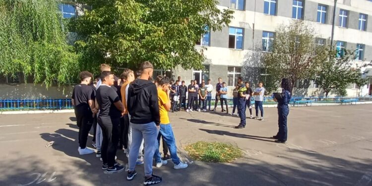 Campania “Tăcerea e tot violență. Vocea ta e soluția”