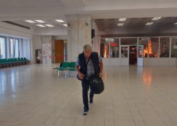 Fotografia cu incendiatorul de la Parlament, făcută publică. Poliția cere ajutorul populației