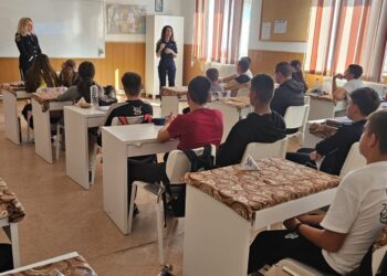 Întâlnire a polițiștilor de la Compartimentul Analiza şi Prevenirea Criminalității cu elevi de la Școala Gimnazială ”Petre P. Carp” din Tufești