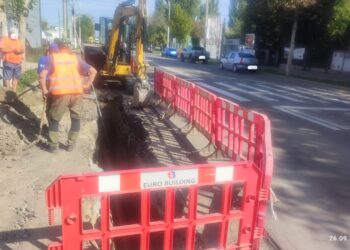 O firmă de construcții care a făcut săpături pe șoseaua Râmnicu Sărat ce nu respectau prevederile avizului, amendată de Poliția Locală
