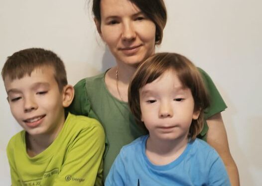 O mamă din București cere disperată ajutor pentru cei doi copii bolnavi al ei. David și Rafael au nevoie de operație la ochi, însă nu au fonduri suficiente pentru intervenții