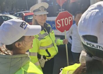 Educație rutieră desfășurată în mod practic: Patrula școlară în acțiune