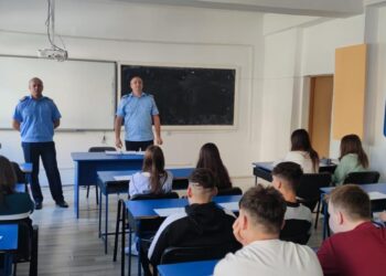 Jandarmii brăileni implicați activ în Programul „Ora de civilizație” desfășurat în școlile și liceele din municipiu