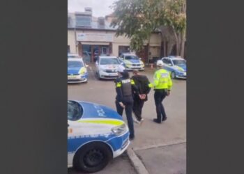 Cercetat sub control judiciar după ce, fiind sub influența alcoolului, a lovit un pom și apoi un autoturism, dar nu a oprit la locul evenimentelor