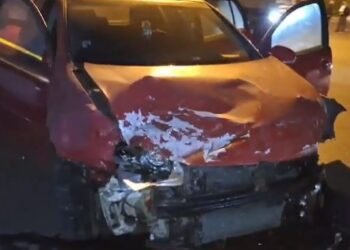 Video: Urmărire azi noapte pe străzile din Galați. Doi indivizi aflați într-o mașină cu numere de Brăila au refuzat să oprească la semnalul polițiștilor