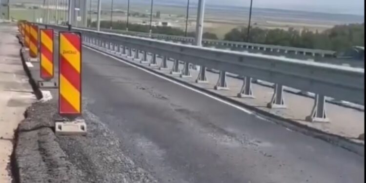 Săptămâna viitoare constructorul va începe să aștearnă primul strat de mixtură bituminoasă pe podul de la Brăila