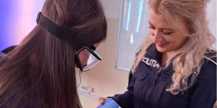 Prevenirea consumului de droguri la Școala Gimnazială Romanu-Activități preventive desfășurate de polițiștii brăileni