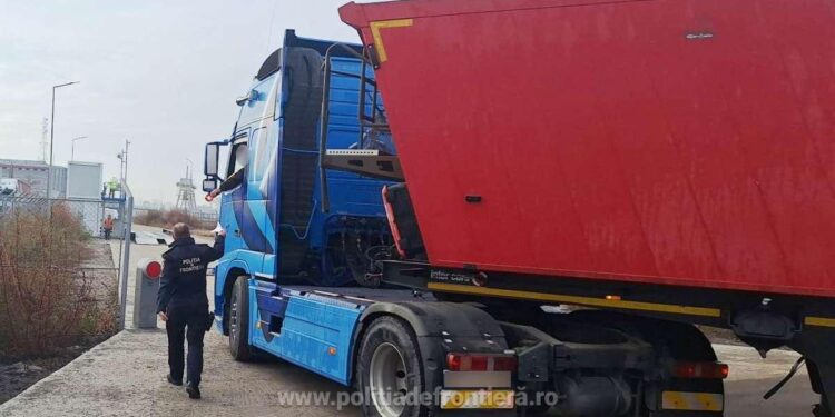 Mijloc de transport asigurat în fals
