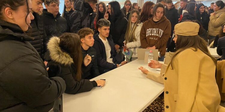 Lili Apostol alături de tinerii brăileni pe care-i încurajează să ducă un stil de viață sănătos
