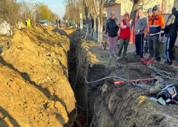 O persoană decedată și una în stare inconștientă după ce peste ei a căzut un mal de pământ