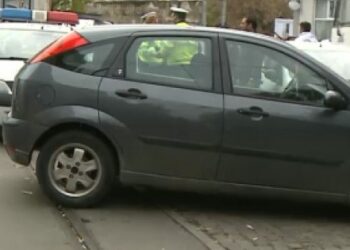 Recalcitrant după ce a fost sancționat că a lăsat mașina pe linia de tramvai