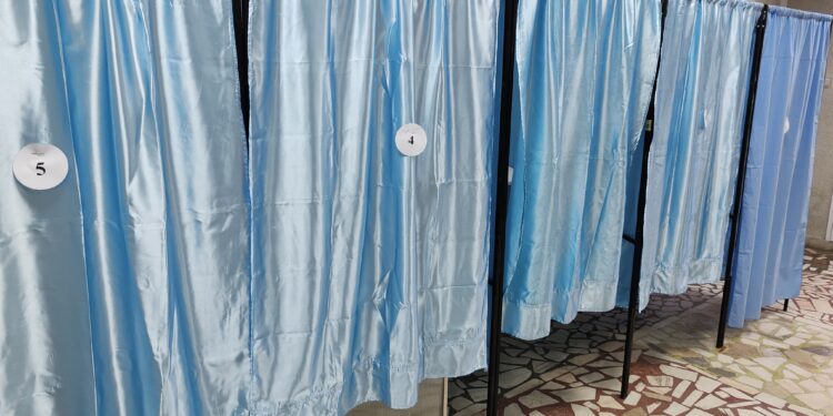 Patru sesizări cu privire la săvârșirea unor contravenții sau infracțiuni în legătură cu alegerile parlamentare