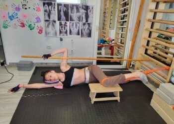 Povestea unei adolescente care visează să trăiască fără durere