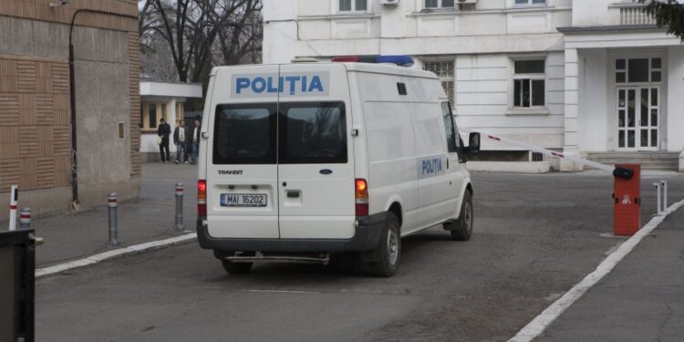 Arestat preventiv pentru omor, s-a opărit intenționat cu apă când era la dușul din arest