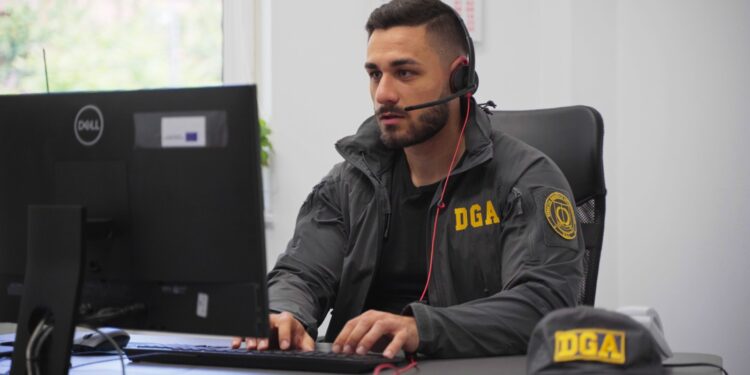 Mită de 10.000 de euro respinsă de un polițist