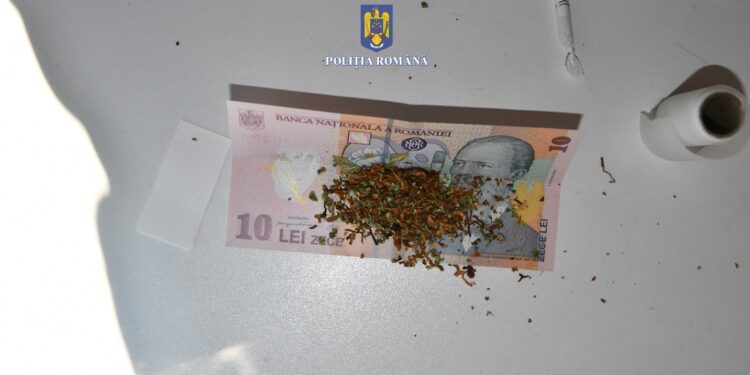 Persoane reținute pentru proxenetism