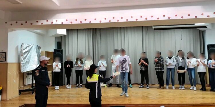 Acțiuni ale polițiștilor pentru siguranța școlară în contextul Zilei Internaționale pentru Nonviolență în Școală