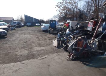 Operator economic care desfășoară activități de service auto amendat de Garda de Mediu