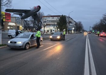 Cinci conducători auto scoși din trafic de polițiștii rutieri