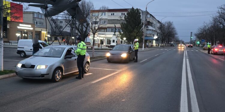 Cinci conducători auto scoși din trafic de polițiștii rutieri