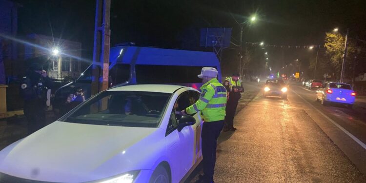 În trafic cu un autoturism ce avea numere de înmatriculare atribuite altui autovehicul