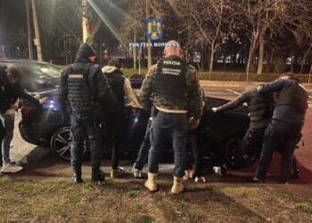 În mașina unui brăilean polițiști au găsit un spray iritant lacrimogen și un cuțit metalic