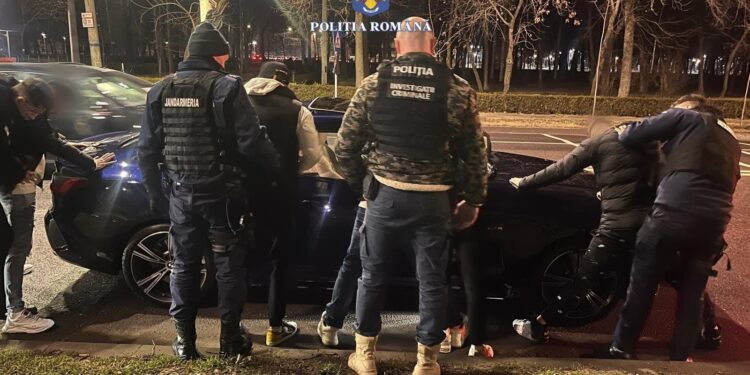 În mașina unui brăilean polițiști au găsit un spray iritant lacrimogen și un cuțit metalic