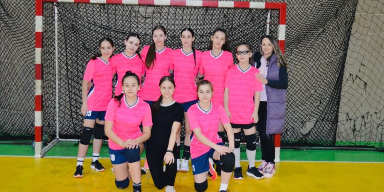 Echipa de handbal feminin, nivel gimnazial, a Colegiului Național Pedagogic “D. P. Perpessicius” Brăila este vicecampioană județeană la prima ei participare
