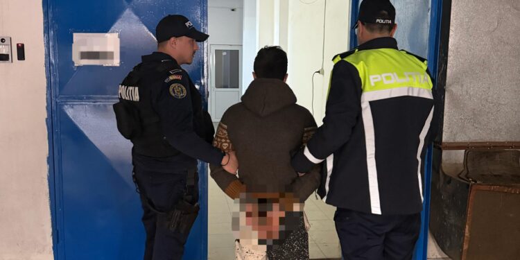 REȚINUT DE POLIȚIȘTI ȘI ARESTAT PENTRU VIOLENȚĂ ÎN FAMILIE