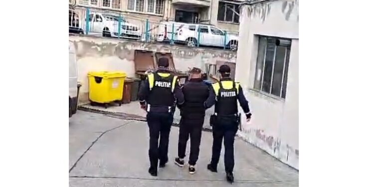 Reținut de polițiști și arestat preventiv pentru furt calificat