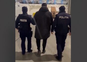 Reținut de polițiști și arestat preventiv pentru șantaj, violarea vieții private și încălcarea ordinului de protecție