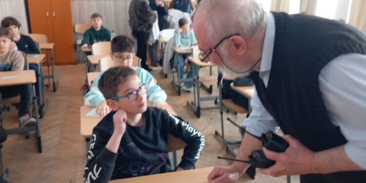 Radioamatorismul, sport tehnico-aplicativ promovat în școlile brăilene