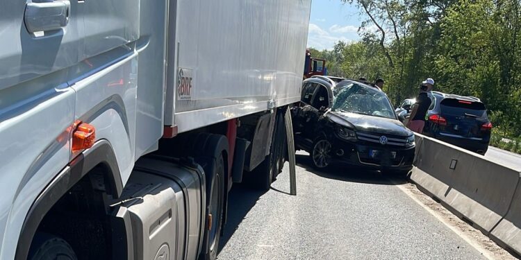 Două persoane grav rănite au fost transportate la spital