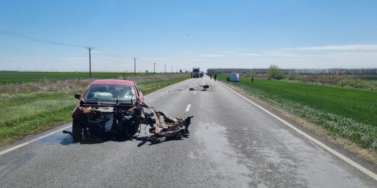 Trafic blocat pe DE 584, între localitatea Albina și localitatea Valea Cânepii, în urma unui accident rutier