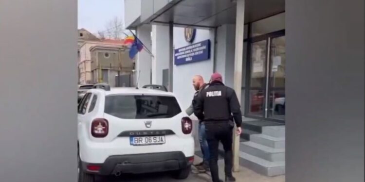 Mandat de arestare pus in aplicare de polițiști