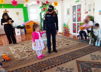 ACTIVITĂȚI DESFĂȘURATE DE POLIȚIȘTI ÎN MIJLOCUL COPIILOR