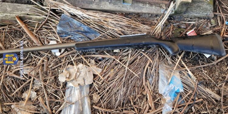 au fost descoperite și indisponibilizate, în vederea continuării cercetărilor, până în prezent, 12 arme lungi și scurte neletale dintre care cinci cu lunetă, din categoria celor supuse autorizării