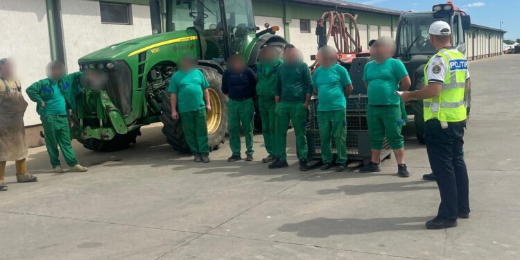 Vizați de polițiști au fost conducătorii de tractoare, utilaje agricole și mopede