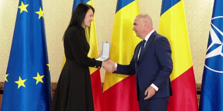 Ceremonia de decorare a doamnei Cristina-Georgiana Neagu