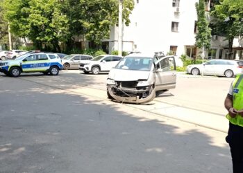 Accident cu 4 auto implicate