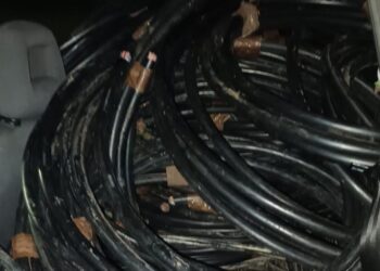 Reținuți pentru furt calificat de conductori electrici