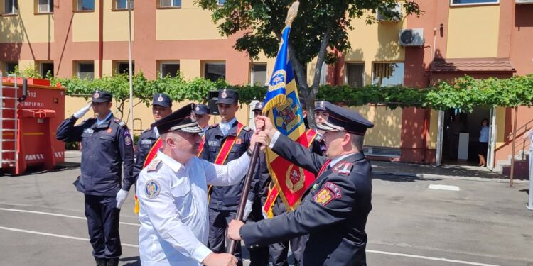 Predarea drapelului de luptă al ISU Brăila