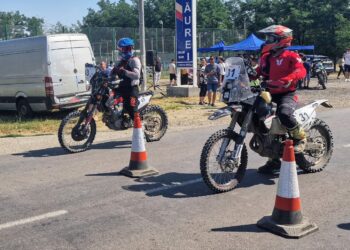 Mașini și motociclete de Raliu, împreună cu echipajele lor, au fost prezente în Făurei, în Parcul Mare