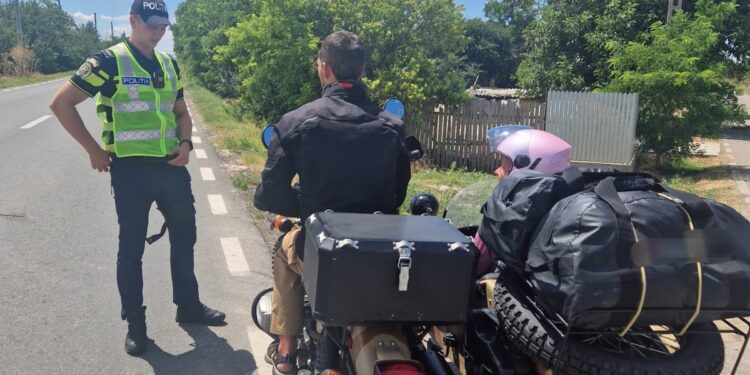 Activități preventive desfășurate de polițiști pentru creșterea siguranței rutiere în rândul conducătorilor de motociclete și mopede
