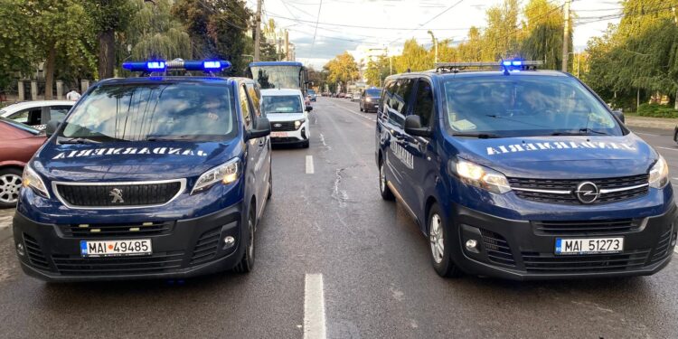 Bărbat depistat de jandarmii brăileni având asupra sa un pliculeț cu o substanță albă-gălbuie interzisă consumului