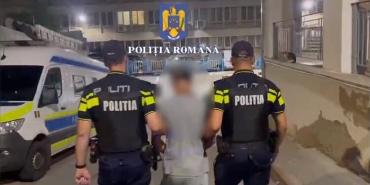 Reținut de polițiști și arestat preventiv pentru infracțiuni de furt calificat