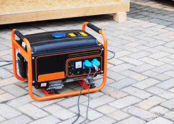 Agent economic amendat de Garda de Mediu pentru zgomotul produs de generatorul de curent electric