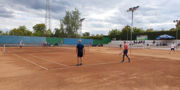 Brăileni campioni la Cupa Dunării la tenis de câmp