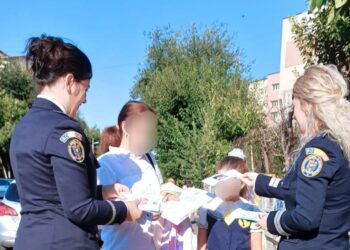 ALĂTURI DE ELEVI ÎN PRIMA ZI DE ȘCOALĂ