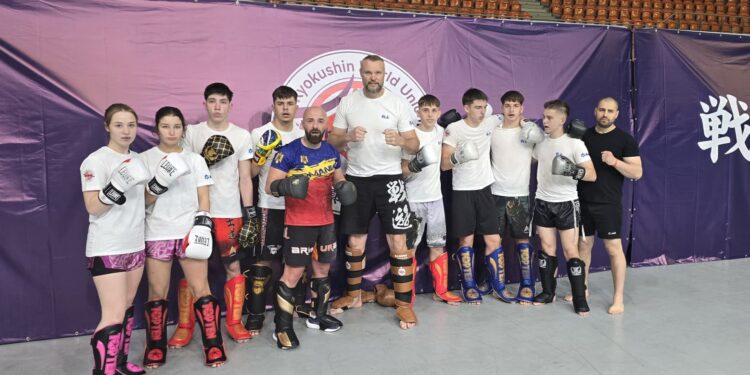 Sportivii Urban Warrior Gym